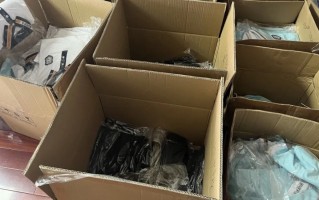 佳城科技 上海一公司擅自生产知名小学校服卖给家长，被罚款11万元