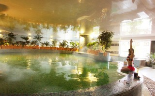 乐满地水科技温泉 头条  冷空气已到货，温泉之旅约吗？